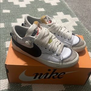 Nike White and Black Low-Top Sneakers